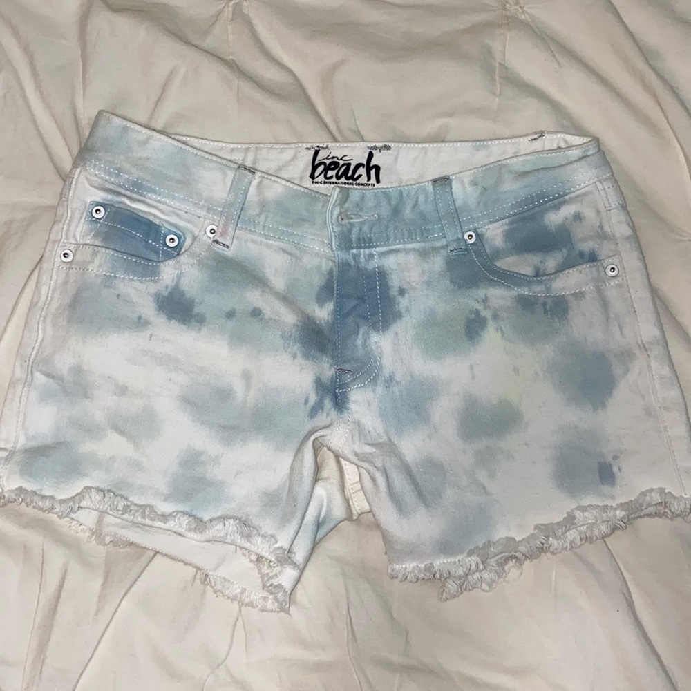 Lightwash Tie Dye shorts